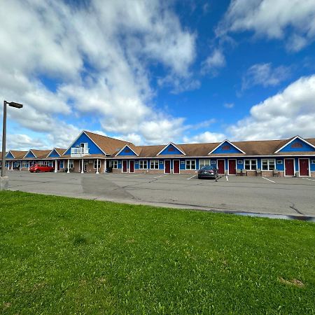 Waasis Travellers Inn Fredericton Nb מראה חיצוני תמונה