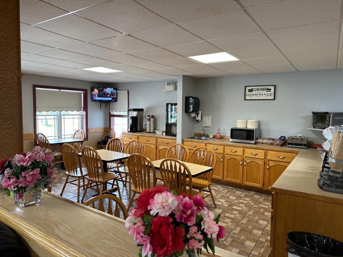 Waasis Travellers Inn Fredericton Nb מראה חיצוני תמונה