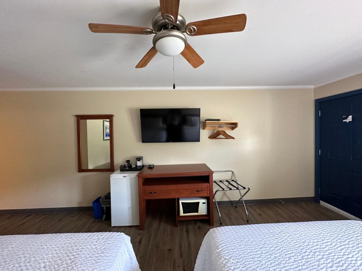 Waasis Travellers Inn Fredericton Nb מראה חיצוני תמונה