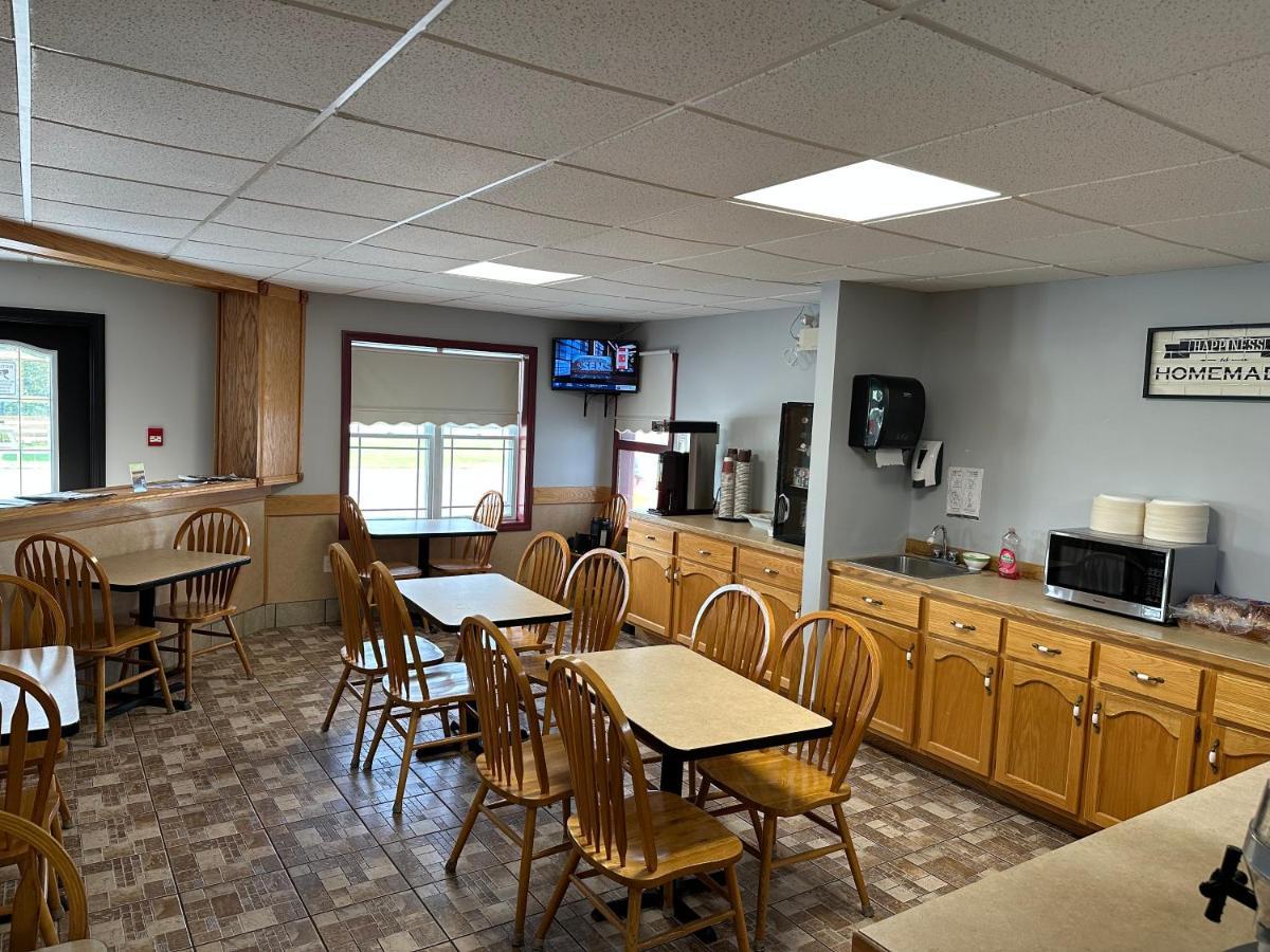 Waasis Travellers Inn Fredericton Nb מראה חיצוני תמונה