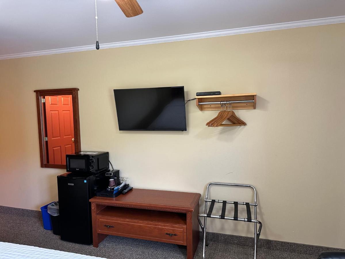 Waasis Travellers Inn Fredericton Nb מראה חיצוני תמונה