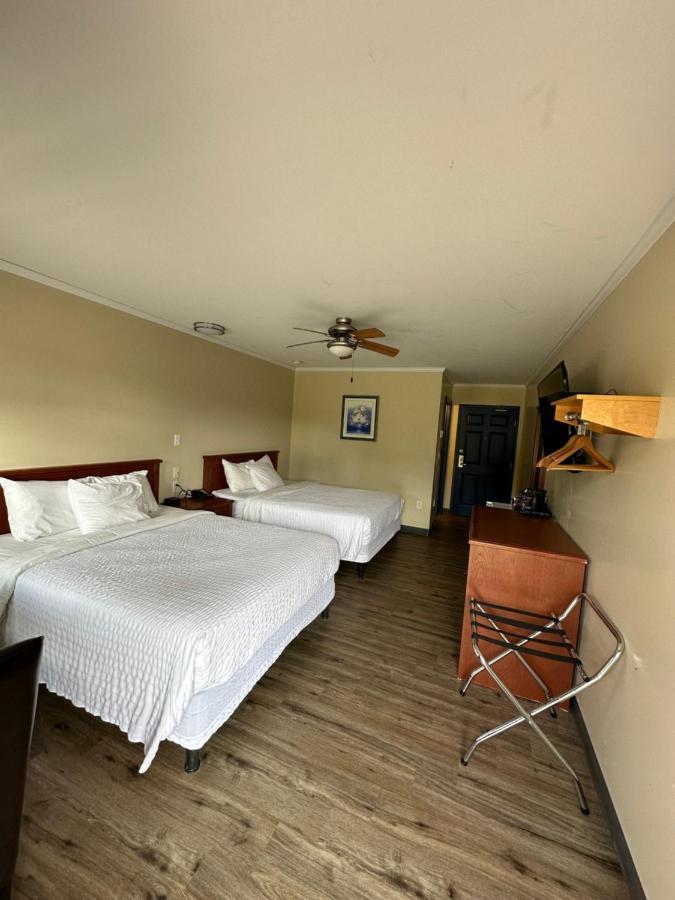 Waasis Travellers Inn Fredericton Nb מראה חיצוני תמונה